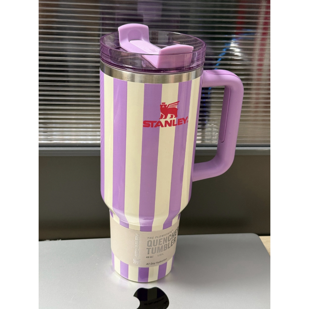 Gobelet isotherme en acier inoxydable (marque: Stanley) 